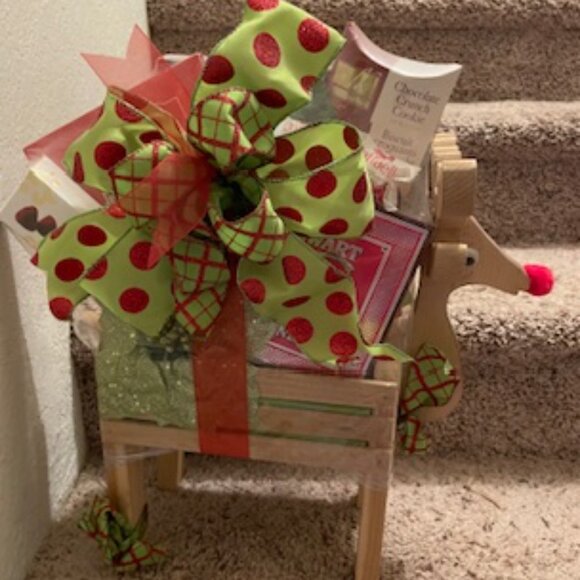 Handmade WOODEN REINDEER PLANTER BOX - Picture 7 of 7